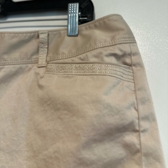 White House Black Market sz: 14 Tan cotton/ Spandex. Slight Sheen. Shorts. - Picture 8 of 14